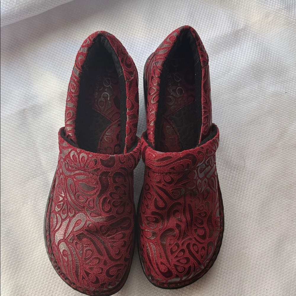b.o.c Red Patterned Clog/Mules - Size 6.5